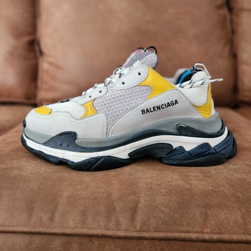 B A L E N C I A G A  Triple S